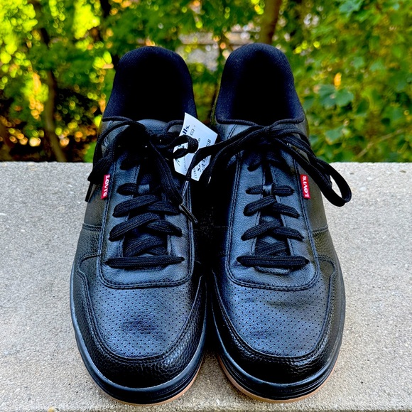 Levi's Classic Black Men's Sneakers - Picture 1 of 4